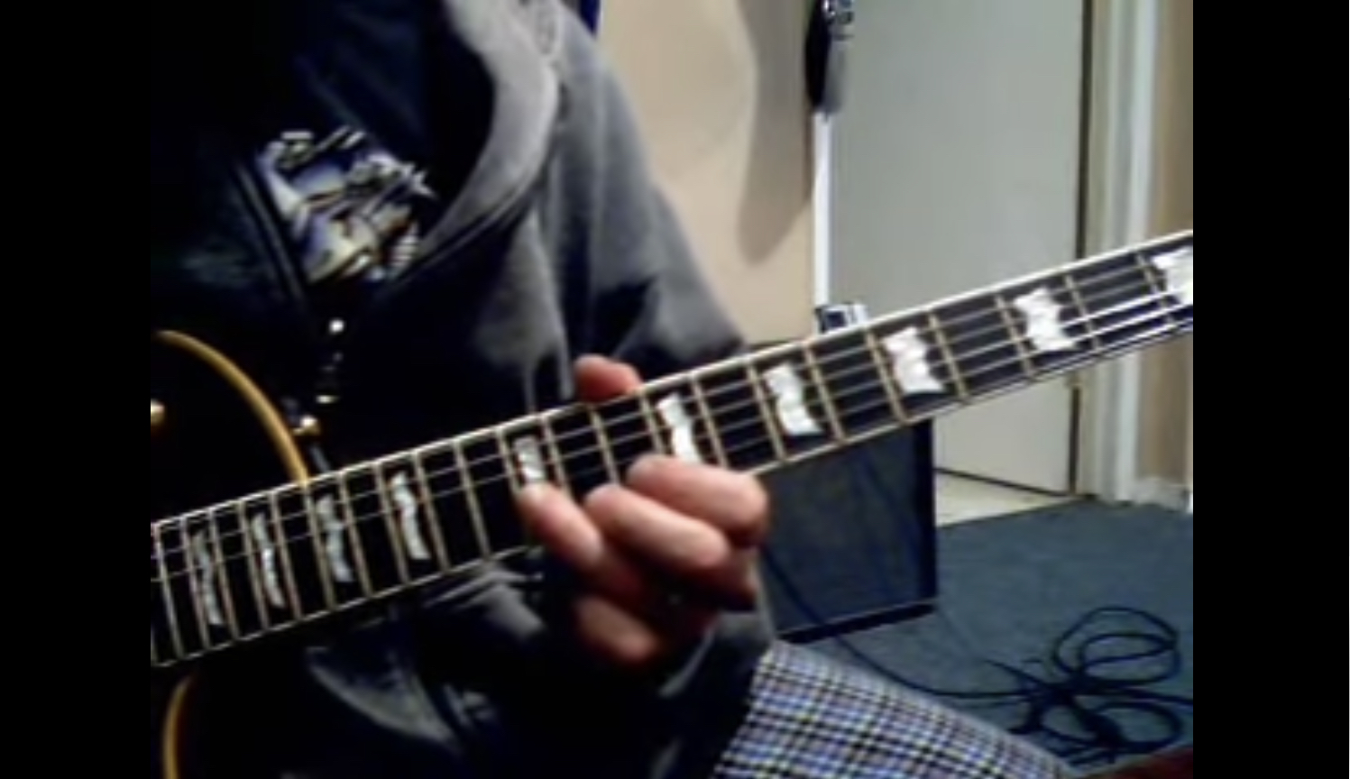 EZ AXE LESSON CAROL OF THE BELLS BY TRANS SIBERIAN ORCHESTRA ARRANGED FOR ONE GUITAR